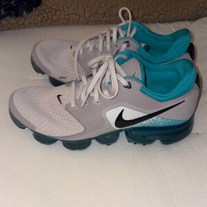 Nike VaporMax Flyknit in Gray and Teal